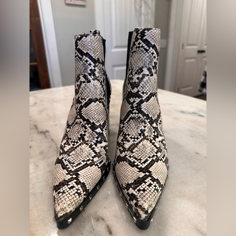 NWOT‎ Charles by Charles Davis Size 8.5 Snakeskin Ankle Boots with Studded Heel - Picture 4 of 7